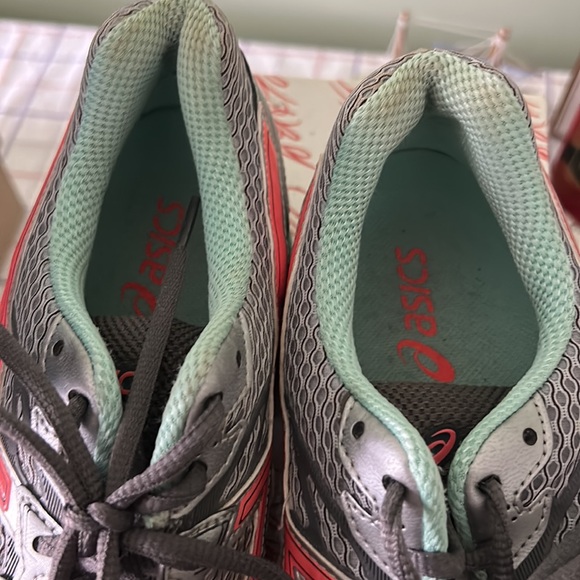 Gently worn ASICS Gel Flux 2 - Picture 2 of 6